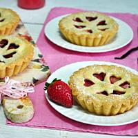 Tartaletki z waniliowym twarożkiem i truskawkami