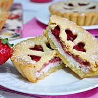 Tartaletki z waniliowym twarożkiem i truskawkami