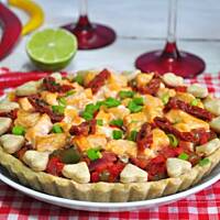 Tarta z warzywami i łososiem