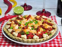 Fot. MIENTA, Tarta z warzywami i łososiem