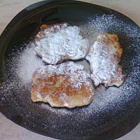 Drożdżowe racuchy z jabłkami