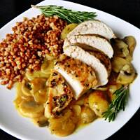 Pierś z kurczaka w sosie pieczarkowym