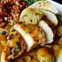 Pierś z kurczaka w sosie pieczarkowym