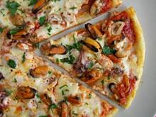 Fot. olusia23, Pikantna pizza z owocami morza na cienkim cieście