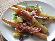 Fot. sebek, Smażone białe szparagi owinięte szynką