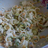 Surówka z pora z rodzynkami