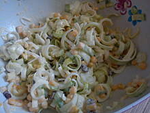 Fot. ezelka, Surówka z pora z rodzynkami