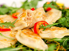 Fot. Wkn, Pierożki na rukoli