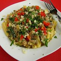 Makron z warzywami w sosie śmietanowo-serowym