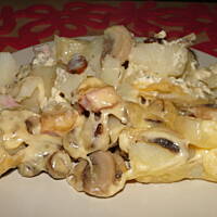 Zapiekane ziemniaczki w sosie śmietanowo - jajecznym pod serem