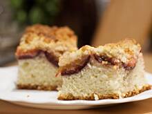 Fot. MAGDAITYLE, Drożdżowe maślankowe z mrożonymi śliwkami i kruszonką