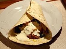 Fot. kasiagie, Tortilla z kurczakiem i sosem czosnkowym