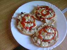 Fot. carolotta, zapiekanki na chlebie