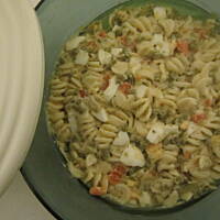 Sałatka z makaronu i z warzywami