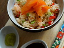 Fot. kasia_sach, Sałatka sushi z edamame, papryką, krewetkami i wędzonym łososiem