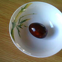 Kolorowe jajko marynowane w occie balsamicznym