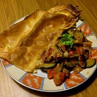 Naleśnik śródziemnomorski z salami