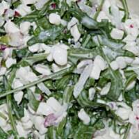 Sałatka z serka wiejskiego z rukolą