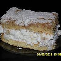 Pychotka z bitą śmietaną ,jabłkami i posypką cynamonową