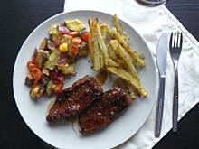 Fot. Babeczka_piecze, Steki balsamiczne z warzywnym ratatouille i frytkami pieprzowymi.