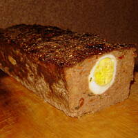 Pieczeń z mięsa mielonego z suszonymi pomidorami