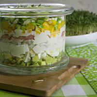 Sałatka z awokado i łososiem