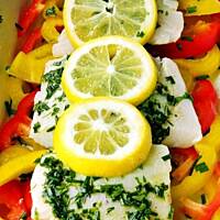 Ziołowa ryba zapiekana na warzywach