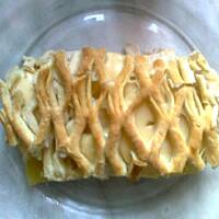 Drożdżowa ,,tarta" z kurczakiem, ananasem i serem żółtym