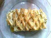 Fot. marina11, Drożdżowa ,,tarta" z kurczakiem, ananasem i serem żółtym
