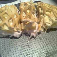 Drożdżowa ,,tarta" z kurczakiem, ananasem i serem żółtym