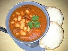 Fot. jarewski, fasola z kiełbasą