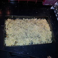 Pyszna pizza z gyrosem, ananasem, pieczarkami i serem (hawajska)