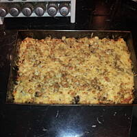 Pyszna pizza z gyrosem, ananasem, pieczarkami i serem (hawajska)