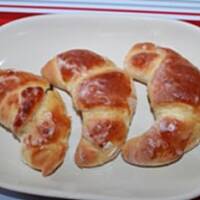 Drożdżowe rogaliki z marmoladą