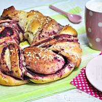 Wieniec drożdżowy z owocami