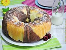 Fot. MIENTA, Babka drożdżowa z twarożkiem i malinami