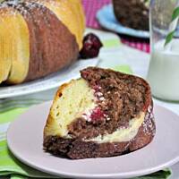 Babka drożdżowa z twarożkiem i malinami