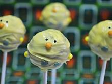 Fot. MIENTA, Cake pops wielkanocne kurczaczki