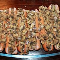 Parówki z pieczarkami i żółtym serem