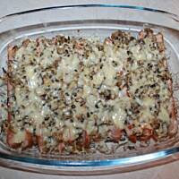 Parówki z pieczarkami i żółtym serem