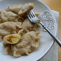 Pierogi z ciecierzycą i serem feta