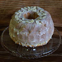 Baba drożdżowa z orzechami i cynamonem