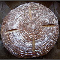 Trzeszczący chleb na zakwasie