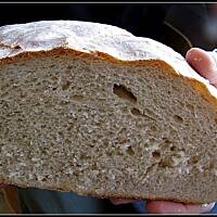 Trzeszczący chleb na zakwasie