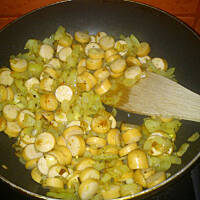 apetyczny makaron z parówkami - pycha:)