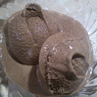 lody różne smaki: "Milka", czekoladowe, truskawkowe itd.