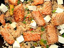 Fot. sebek, Azjatycki ryż z sezamowym łososiem