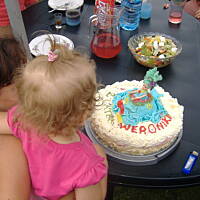 tort z lalką jogurtowo- truskawkowy