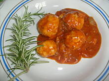 Fot. pwyso, gotowane pulpety z pomidorowym sosem