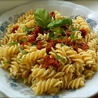 Fusilli z zielonym pesto
